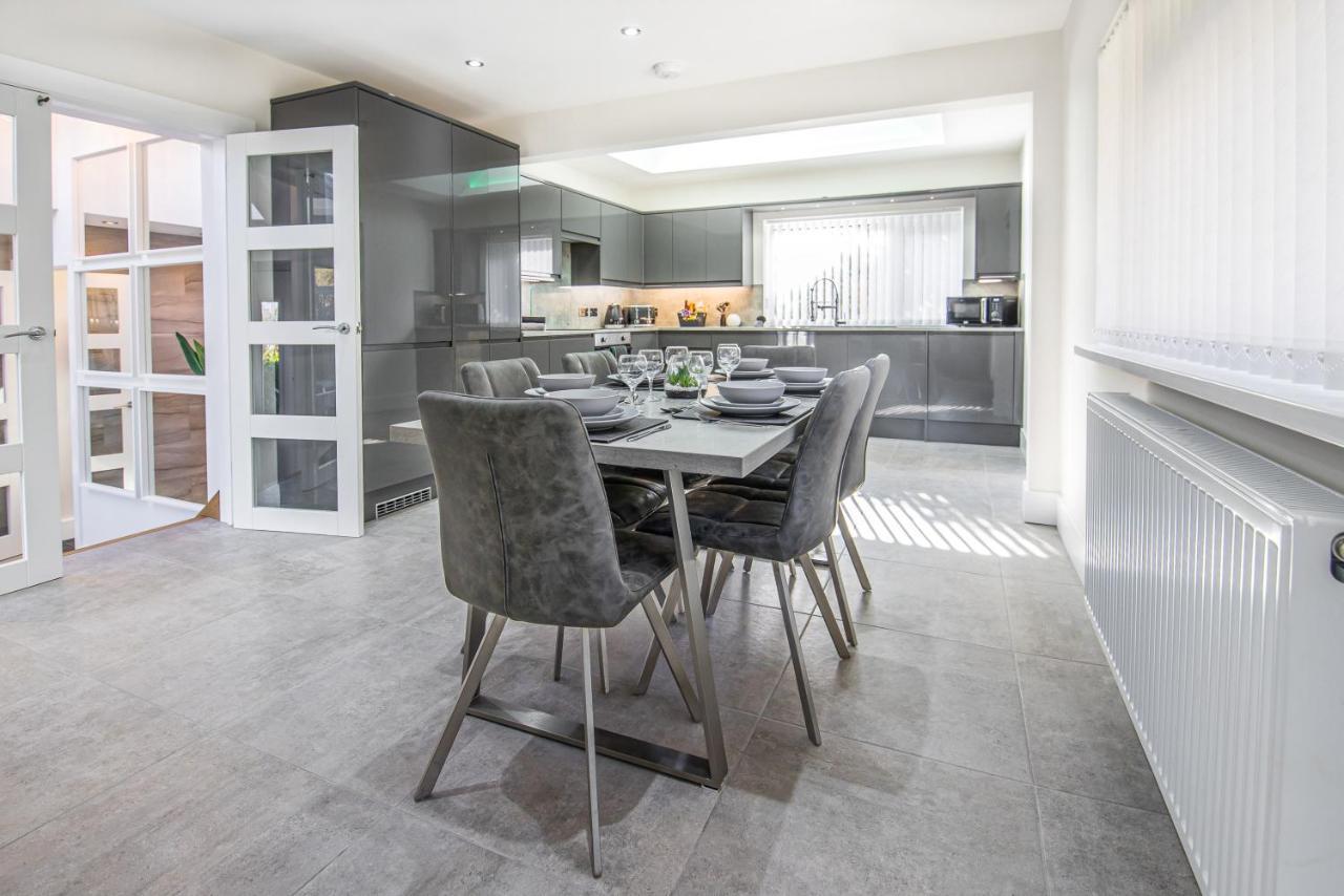 Luxury Property With Hot Tub And Sea Views Oystermouth Extérieur photo