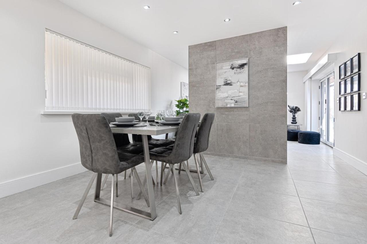 Luxury Property With Hot Tub And Sea Views Oystermouth Extérieur photo