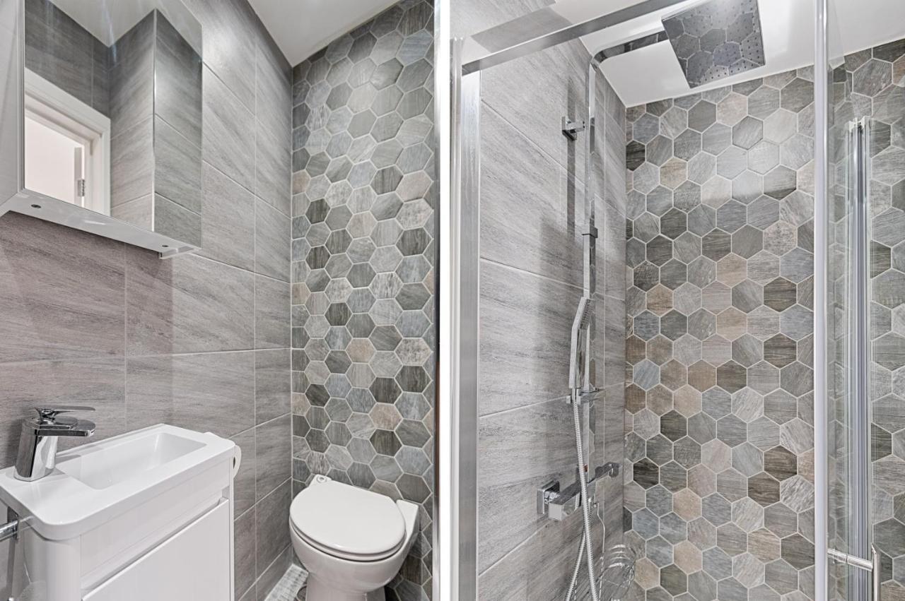 Luxury Property With Hot Tub And Sea Views Oystermouth Extérieur photo