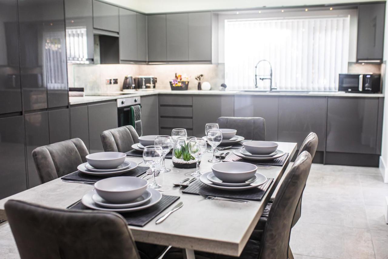 Luxury Property With Hot Tub And Sea Views Oystermouth Extérieur photo