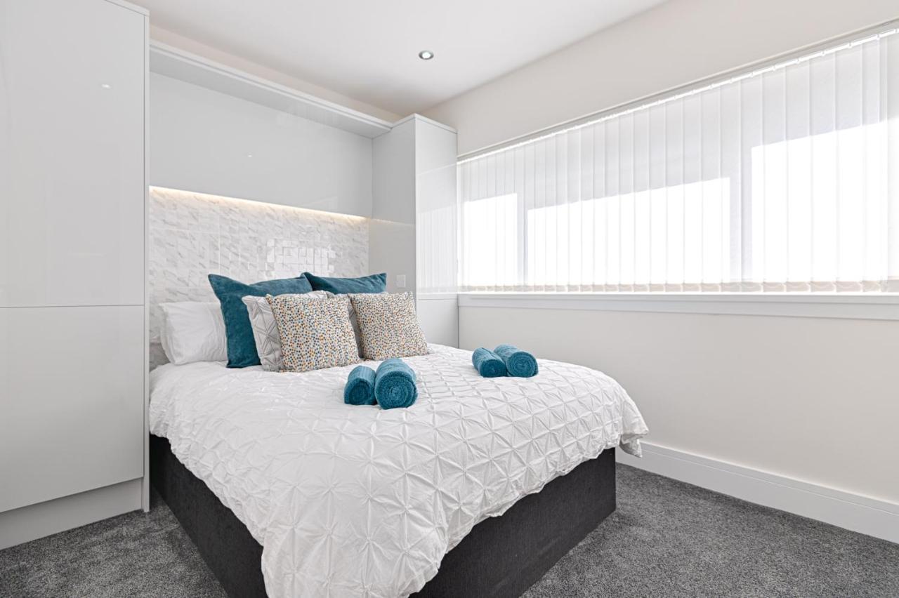 Luxury Property With Hot Tub And Sea Views Oystermouth Extérieur photo
