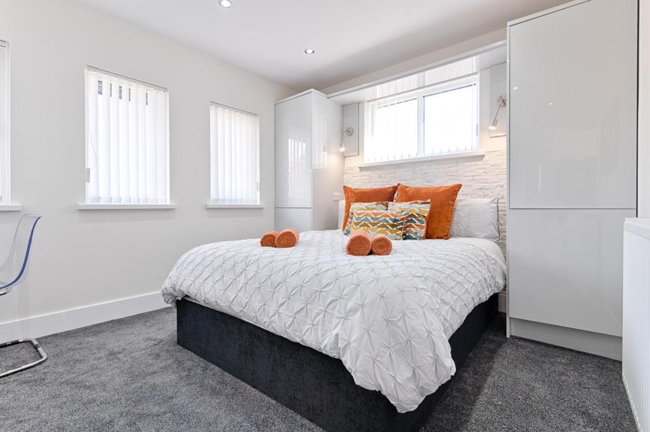 Luxury Property With Hot Tub And Sea Views Oystermouth Extérieur photo
