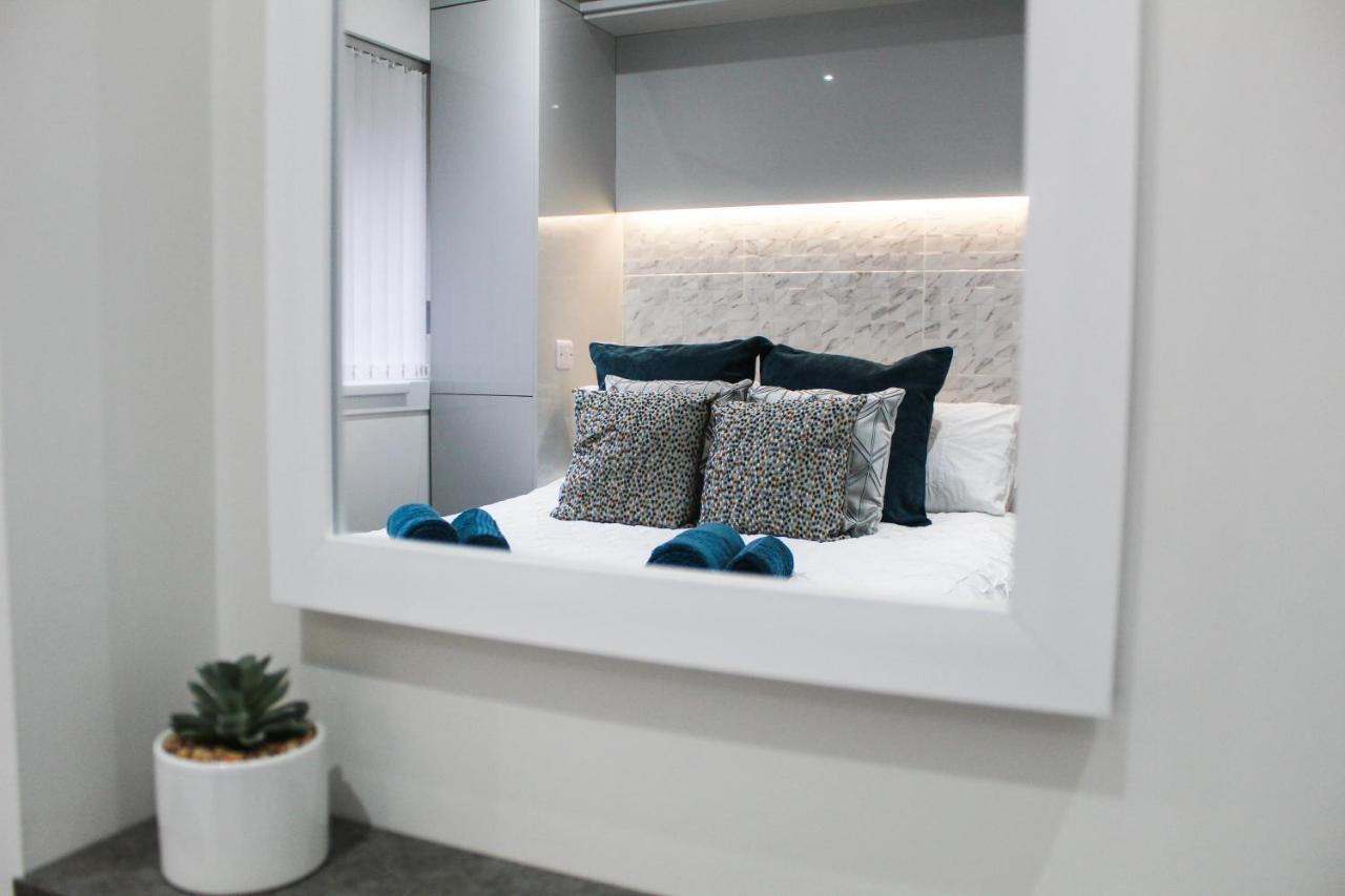 Luxury Property With Hot Tub And Sea Views Oystermouth Extérieur photo
