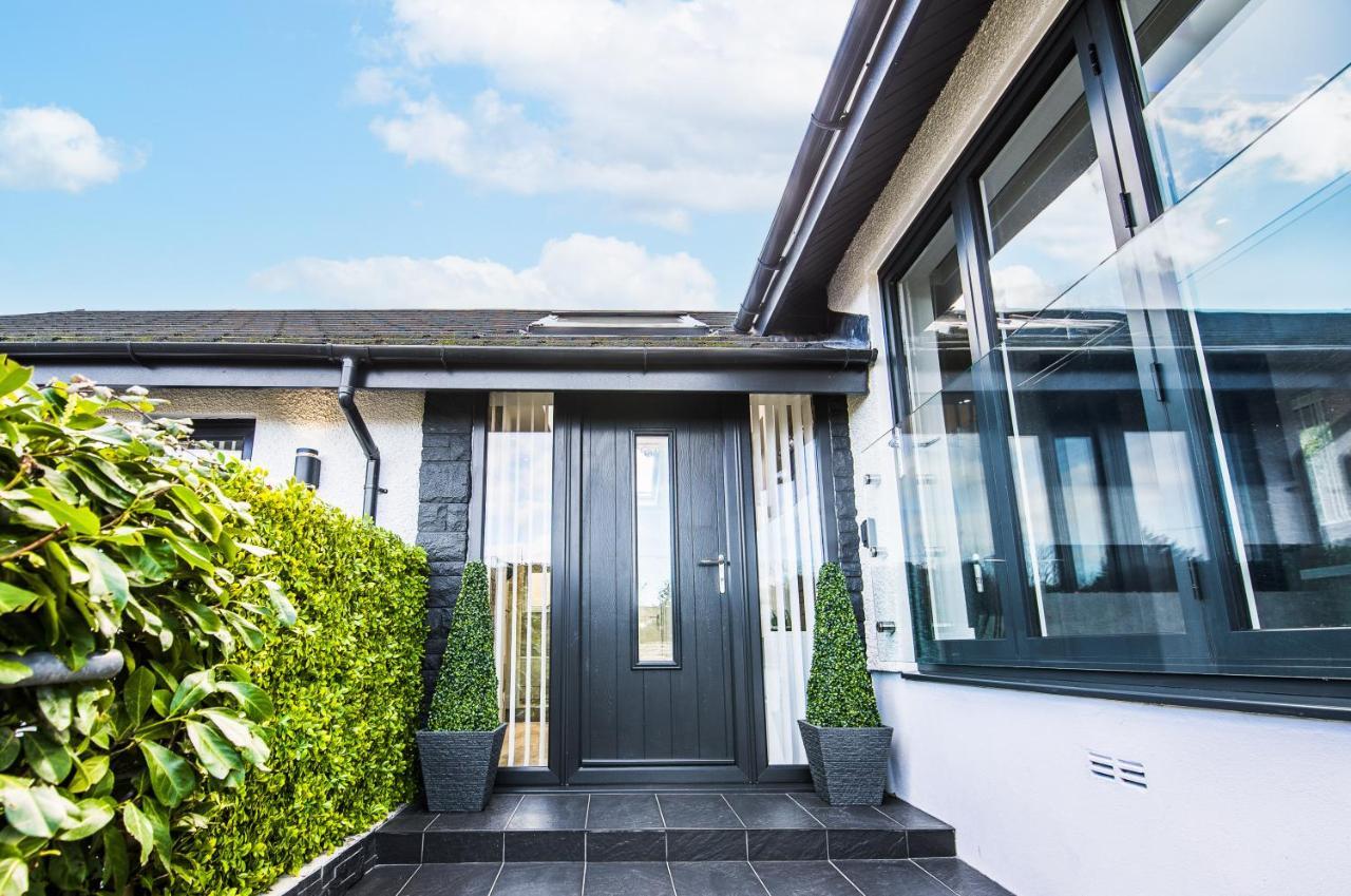 Luxury Property With Hot Tub And Sea Views Oystermouth Extérieur photo