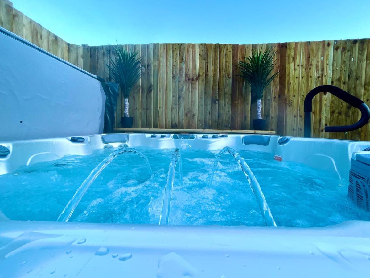Luxury Property With Hot Tub And Sea Views Oystermouth Extérieur photo