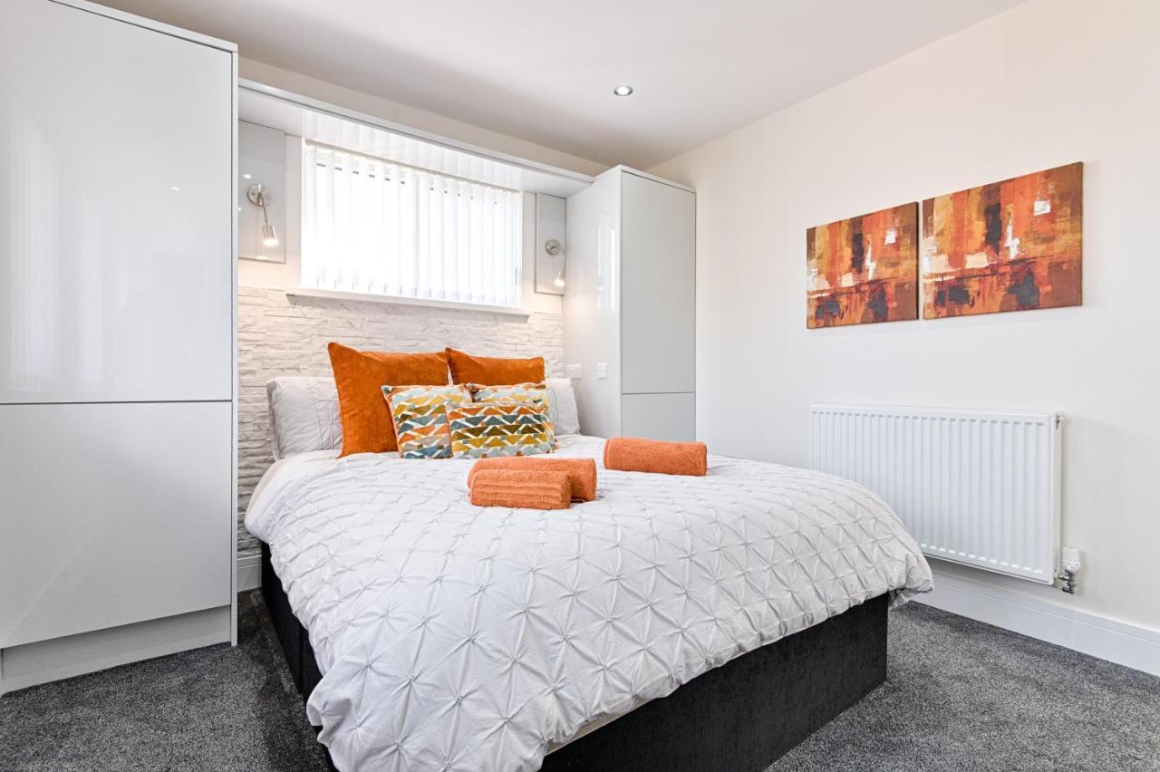 Luxury Property With Hot Tub And Sea Views Oystermouth Extérieur photo