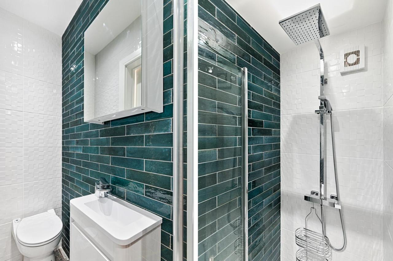 Luxury Property With Hot Tub And Sea Views Oystermouth Extérieur photo