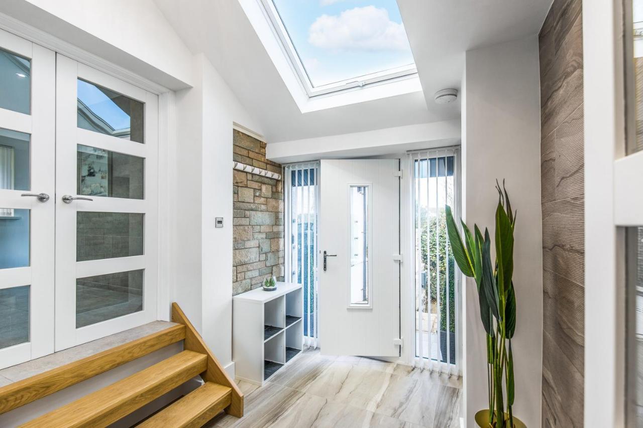 Luxury Property With Hot Tub And Sea Views Oystermouth Extérieur photo