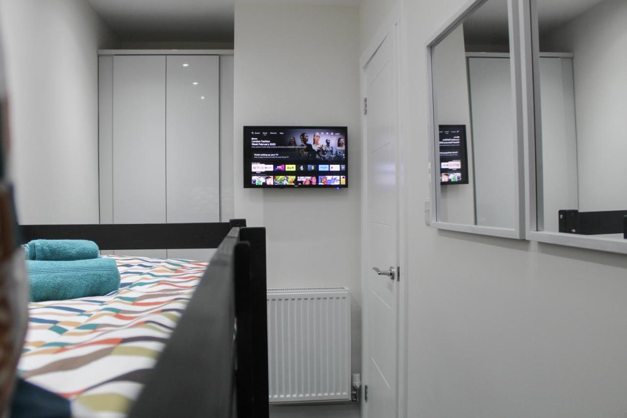 Luxury Property With Hot Tub And Sea Views Oystermouth Extérieur photo