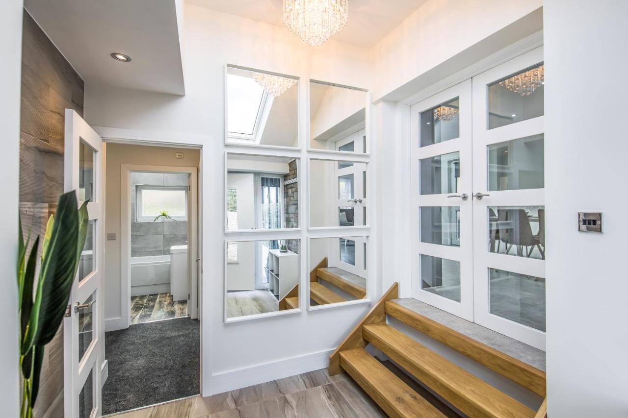 Luxury Property With Hot Tub And Sea Views Oystermouth Extérieur photo