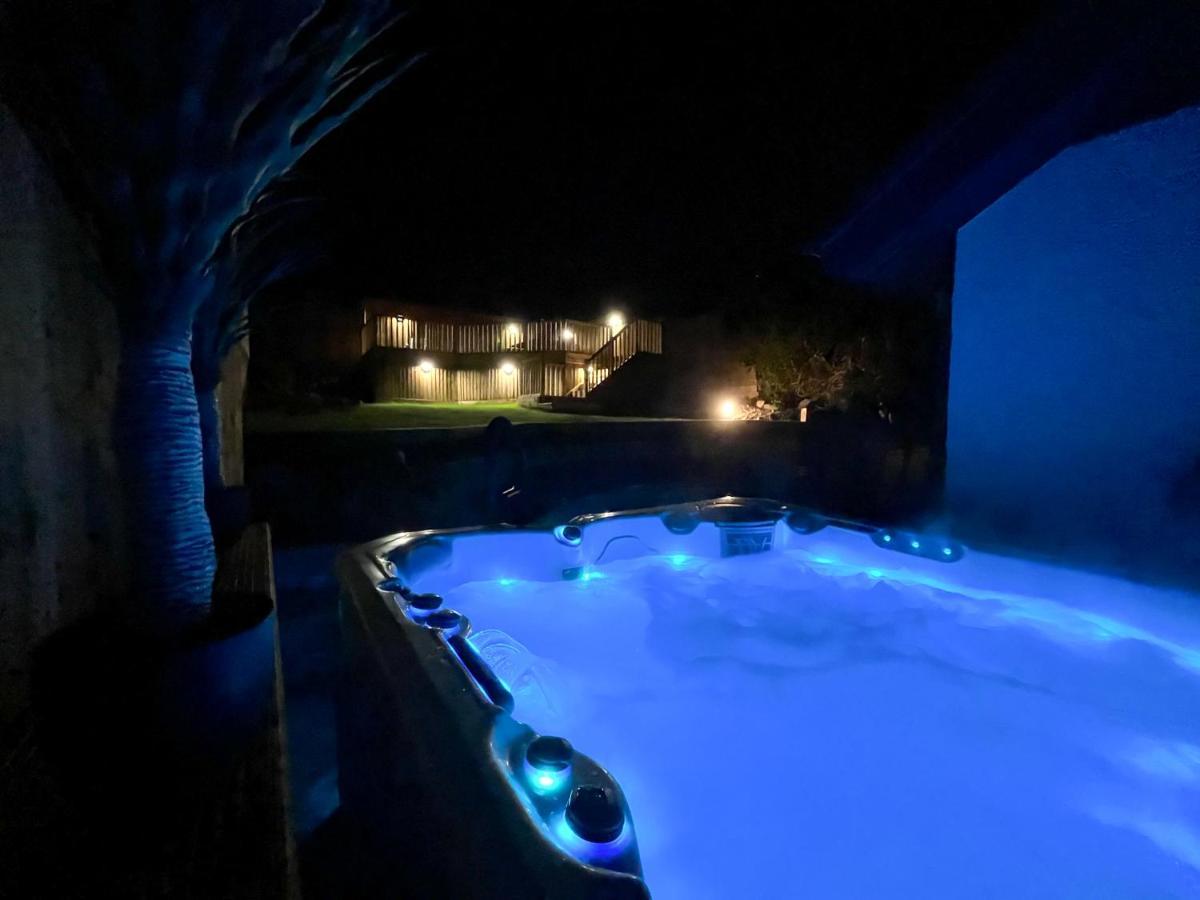 Luxury Property With Hot Tub And Sea Views Oystermouth Extérieur photo