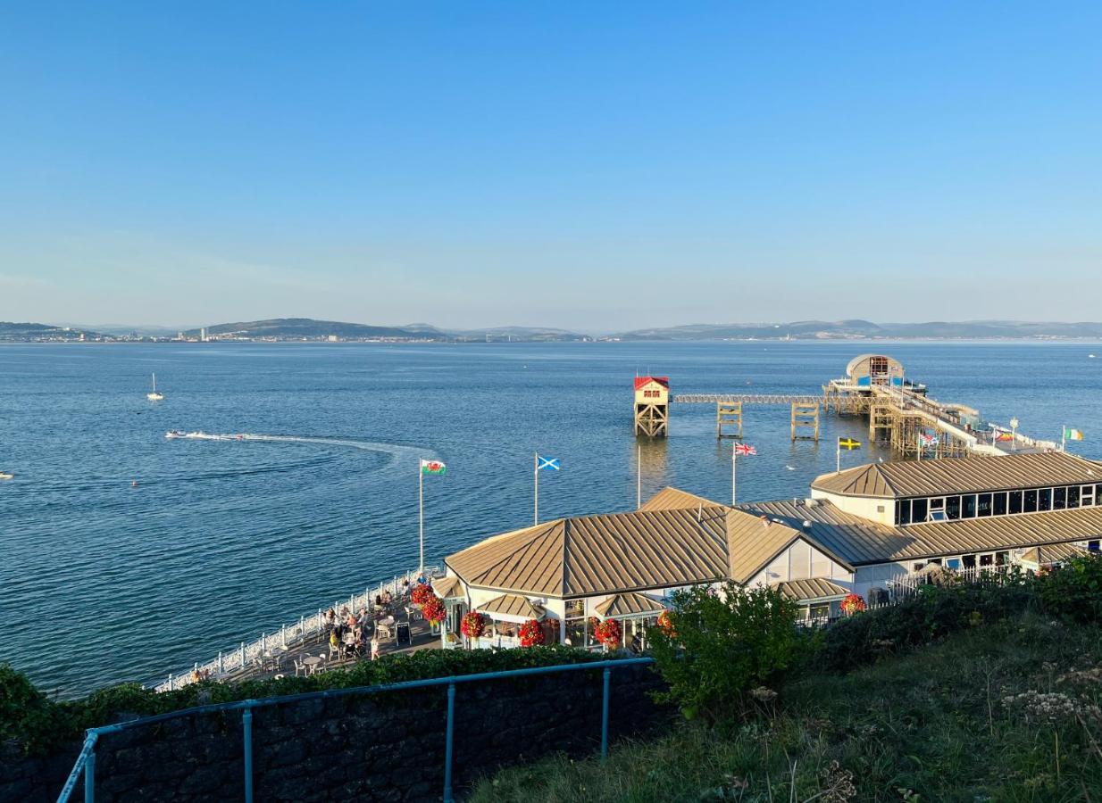 Luxury Property With Hot Tub And Sea Views Oystermouth Extérieur photo